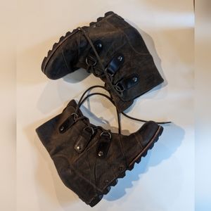 Sorel suede wedge lace up boots - size 7.5